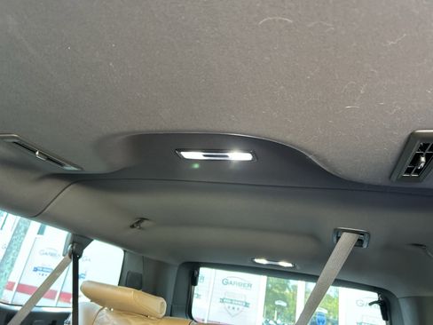 Used 2024 Cadillac Escalade ESV Premium Luxury w/ Performance Package image 21