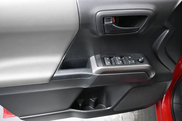 Used 2022 Toyota Tacoma SR5 RWD image 13
