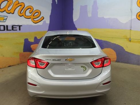 Used 2018 Chevrolet Cruze LT w/ LT Convenience Package FWD image 7