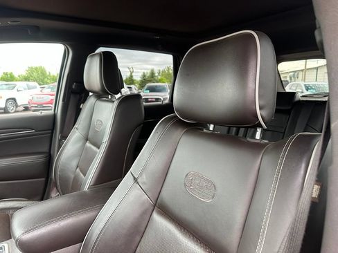 Used 2019 Jeep Grand Cherokee Overland AWD/4WD image 3