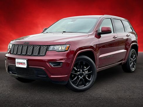 Used 2022 Jeep Grand Cherokee Laredo X AWD/4WD image 3