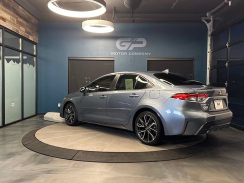 Used 2022 Toyota Corolla SE w/ SE Premium Package FWD image 5