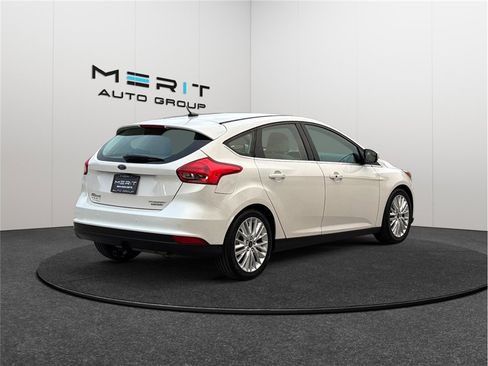 Used 2015 Ford Focus Titanium image 9