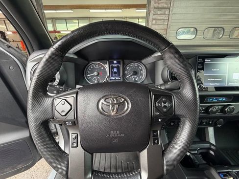 Used 2021 Toyota Tacoma TRD Off-Road w/ Technology Package AWD/4WD image 24