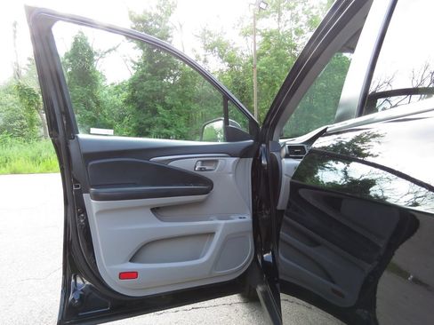 Used 2019 Honda Pilot EX image 9