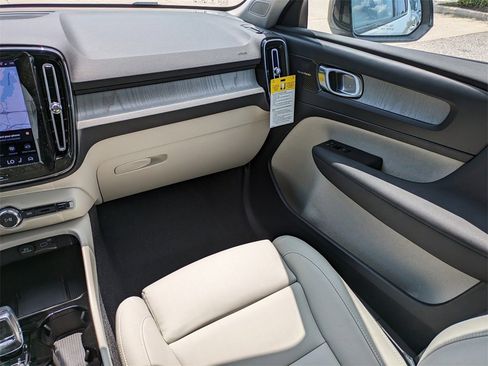 New 2026 Volvo XC40 B5 Ultra w/ Protection Package Premier image 17