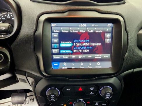 Used 2023 Jeep Renegade Altitude w/ Sun/Sound Group AWD/4WD image 18