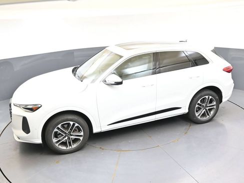 Certified 2025 Audi Q5 Premium w/ Convenience Package AWD/4WD image 38