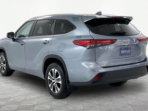 Used 2023 Toyota Highlander XLE AWD/4WD image 4