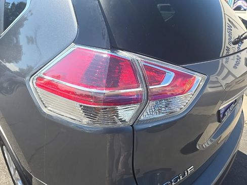 Used 2016 Nissan Rogue S w/ Appearance Package AWD/4WD image 32