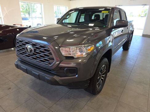 Used 2020 Toyota Tacoma 4x4 Double Cab image 2