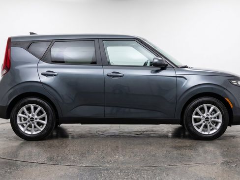 Used 2025 Kia Soul LX w/ LX Technology Package FWD image 11