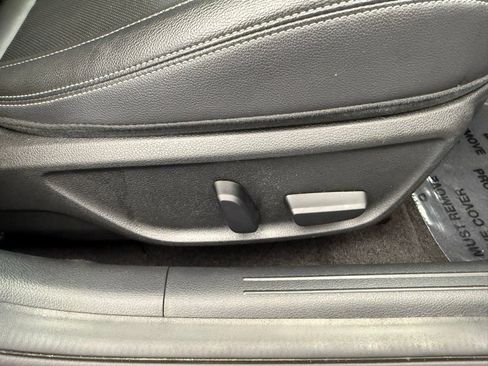 Used 2023 Genesis G70 2.0T AWD/4WD image 50