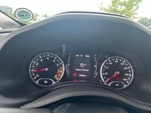 Used 2023 Jeep Renegade Latitude w/ Sun & Fun Group AWD/4WD image 5