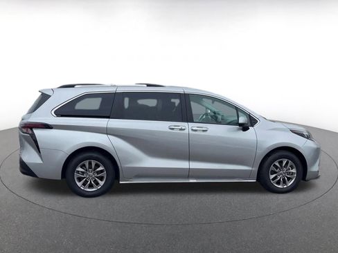 Used 2024 Toyota Sienna XLE image 15
