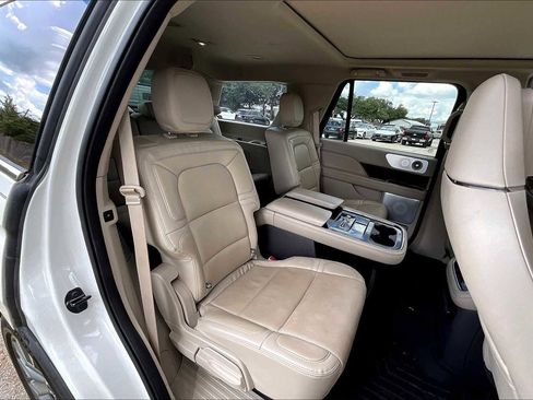 Used 2021 Lincoln Navigator Reserve w/ Luxury Package image 18