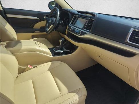 Used 2015 Toyota Highlander XLE FWD image 25