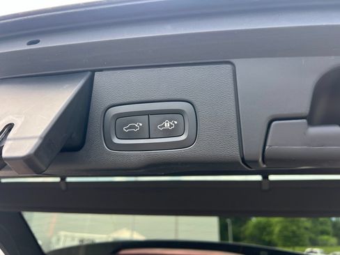 Used 2019 Volvo XC60 T5 Momentum w/ Premium Package FWD image 28
