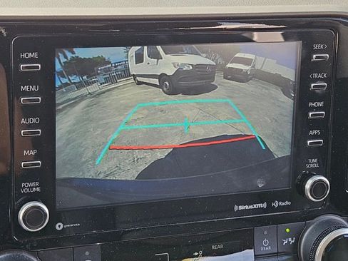 Used 2020 Toyota Highlander XLE FWD image 12