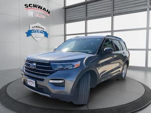 Used 2021 Ford Explorer XLT w/ Equipment Group 202A image 7