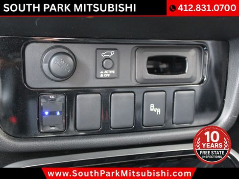 Used 2017 Mitsubishi Outlander SEL AWD/4WD image 27
