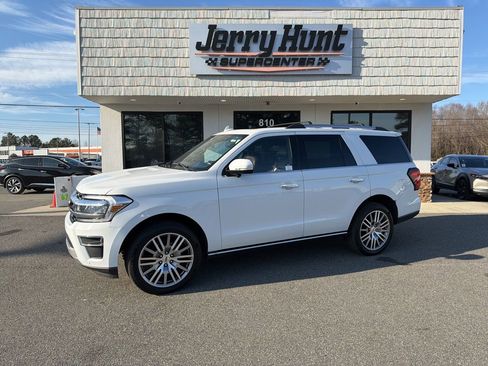 Used 2023 Ford Expedition Limited image 1