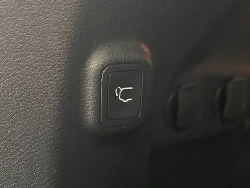 Used 2022 Jeep Cherokee Trailhawk w/ Premium Leather Package image 10