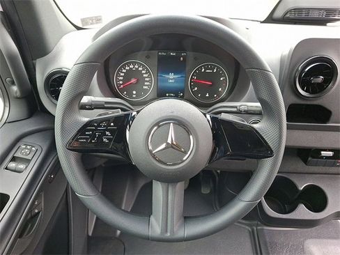 Used 2025 Mercedes-Benz Sprinter 2500 image 19