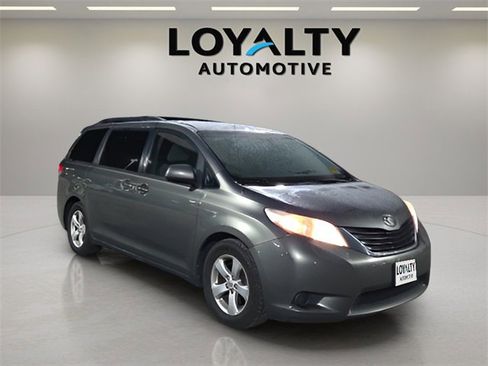 Used 2011 Toyota Sienna LE image 7