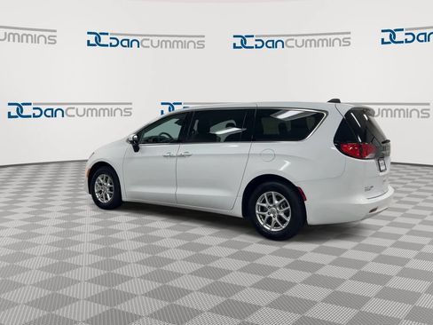 Used 2023 Chrysler Voyager LX FWD image 6