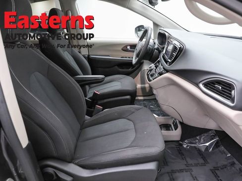 Used 2023 Chrysler Voyager LX FWD image 23