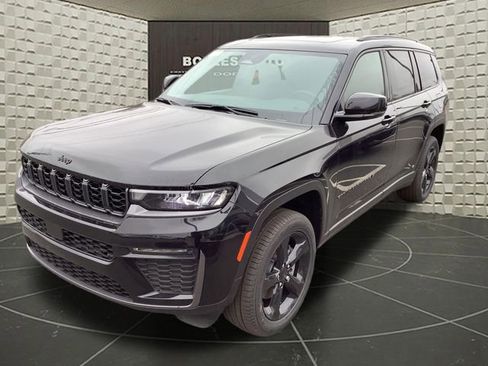 New 2026 Jeep Grand Cherokee L Limited w/ Limited Altitude Package AWD/4WD image 4