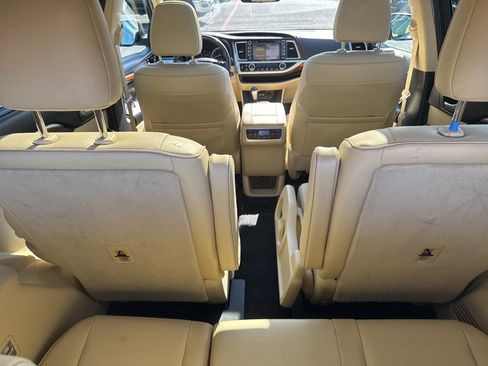 Used 2019 Toyota Highlander Limited Platinum image 28