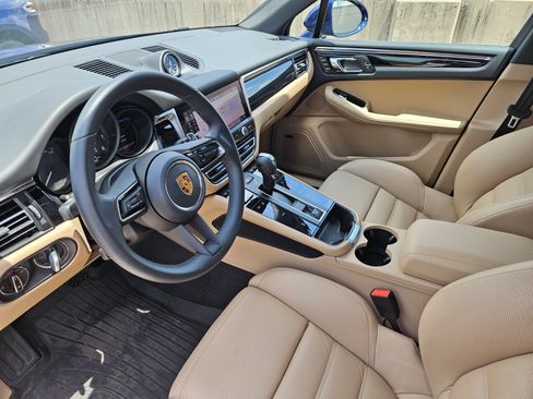 Certified 2026 Porsche Macan AWD/4WD image 4
