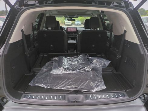 New 2026 Nissan Pathfinder Platinum w/ Accent Package AWD/4WD image 32