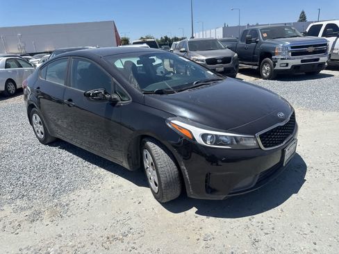 Used 2017 Kia Forte LX FWD image 2