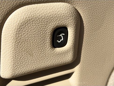 Used 2020 Jeep Grand Cherokee Overland image 13