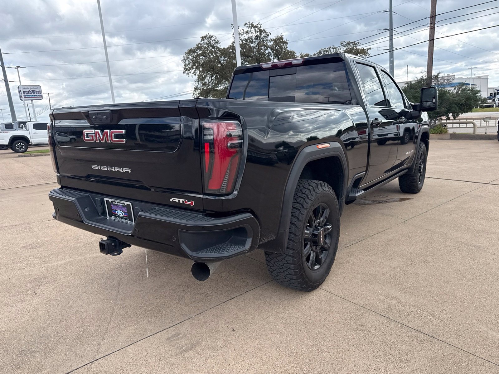 Used 2025 GMC Sierra 3500 AT4 w/ AT4 Premium Plus Package AWD/4WD image 7