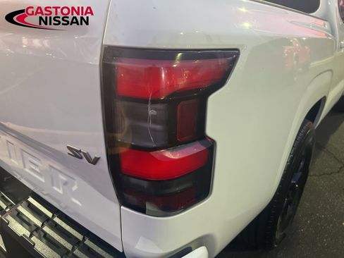 Used 2024 Nissan Frontier SV image 15