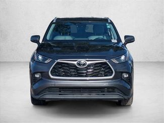 Used 2023 Toyota Highlander XLE FWD video 2