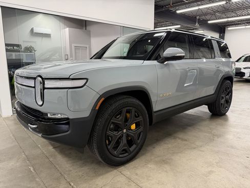 Used 2023 Rivian R1S Adventure AWD/4WD image 1