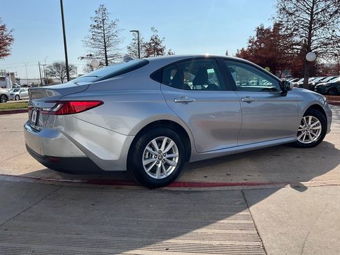 Used 2025 Toyota Camry LE image 6