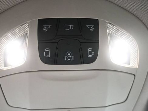 Used 2017 Chrysler Pacifica Touring w/ Tire & Wheel Group FWD image 33