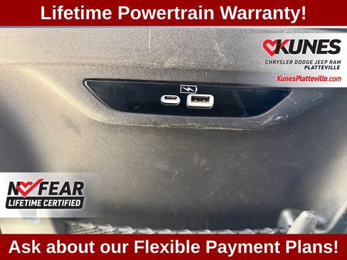 Used 2022 Chrysler Pacifica Touring-L FWD image 37