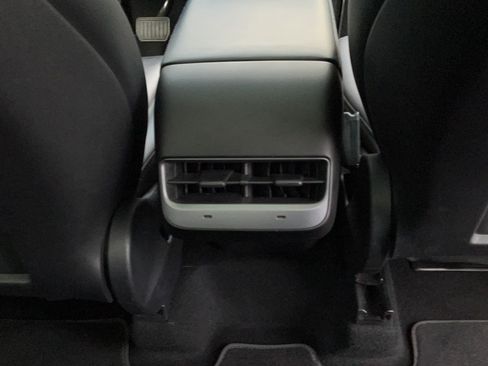 Used 2023 Tesla Model Y AWD image 21