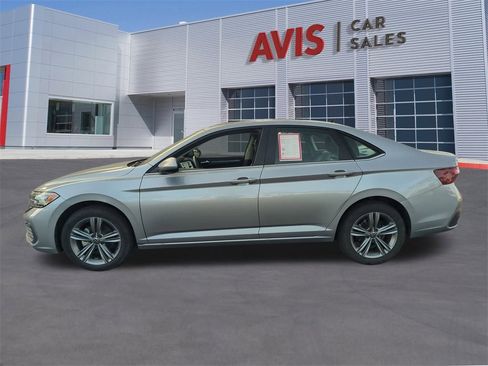 Used 2024 Volkswagen Jetta SE image 10