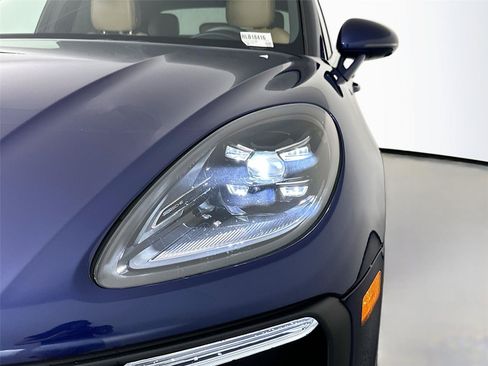 Certified 2024 Porsche Macan AWD/4WD image 15