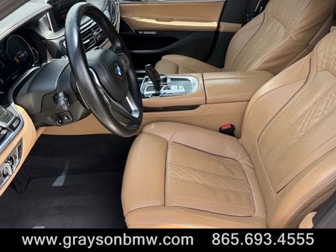 Used 2018 BMW 750i RWD image 11