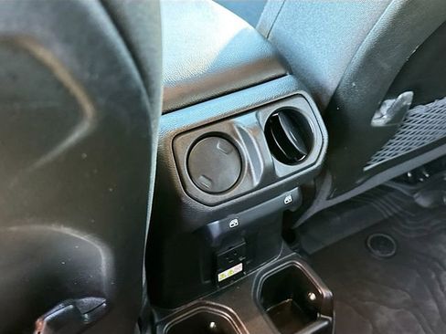 Used 2024 Jeep Wrangler Unlimited Rubicon image 23