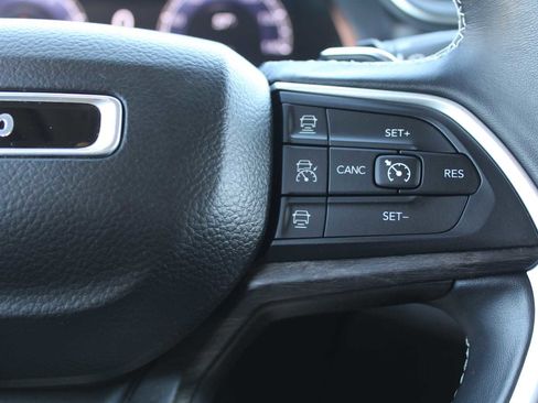 Used 2022 Jeep Grand Cherokee L Limited AWD/4WD image 17